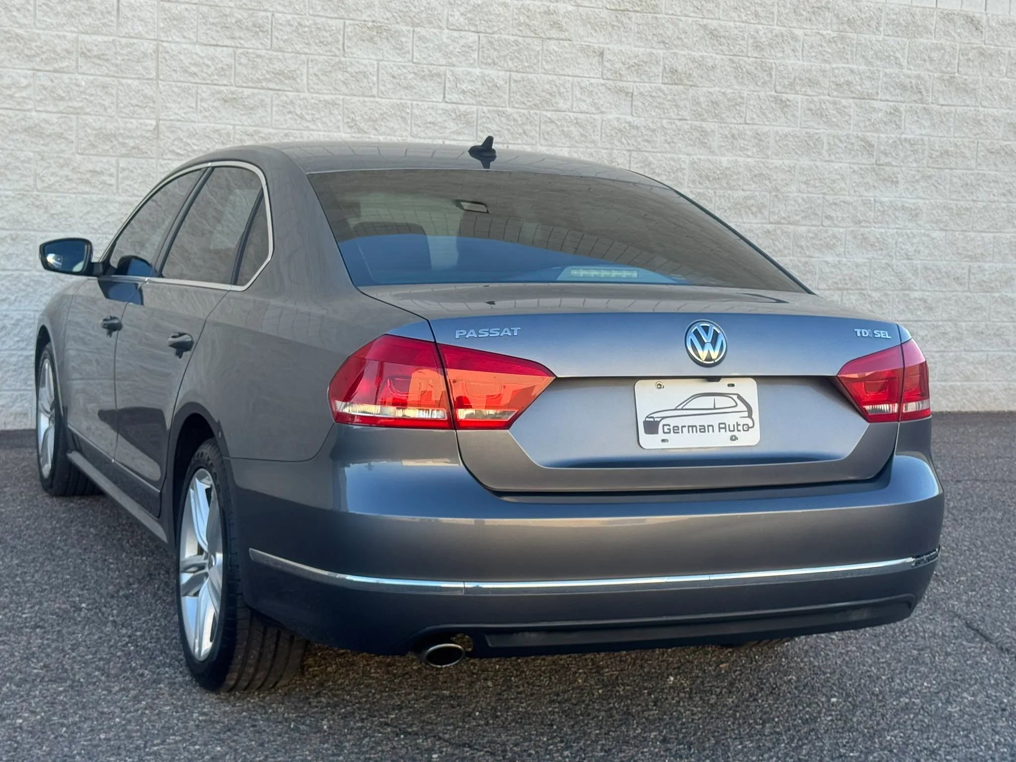 Used 2013 Volkswagen Passat TDI SEL Premium image 8