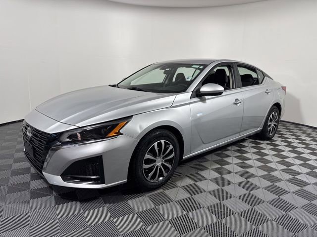 Used 2023 Nissan Altima 2.5 S image 2