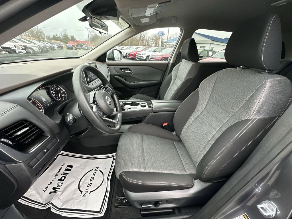 Used 2022 Nissan Rogue SV image 11