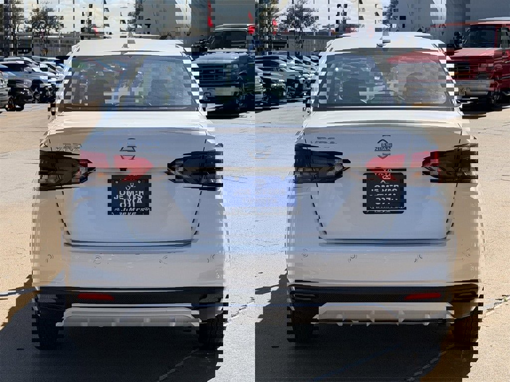 Used 2025 Nissan Versa SV image 8