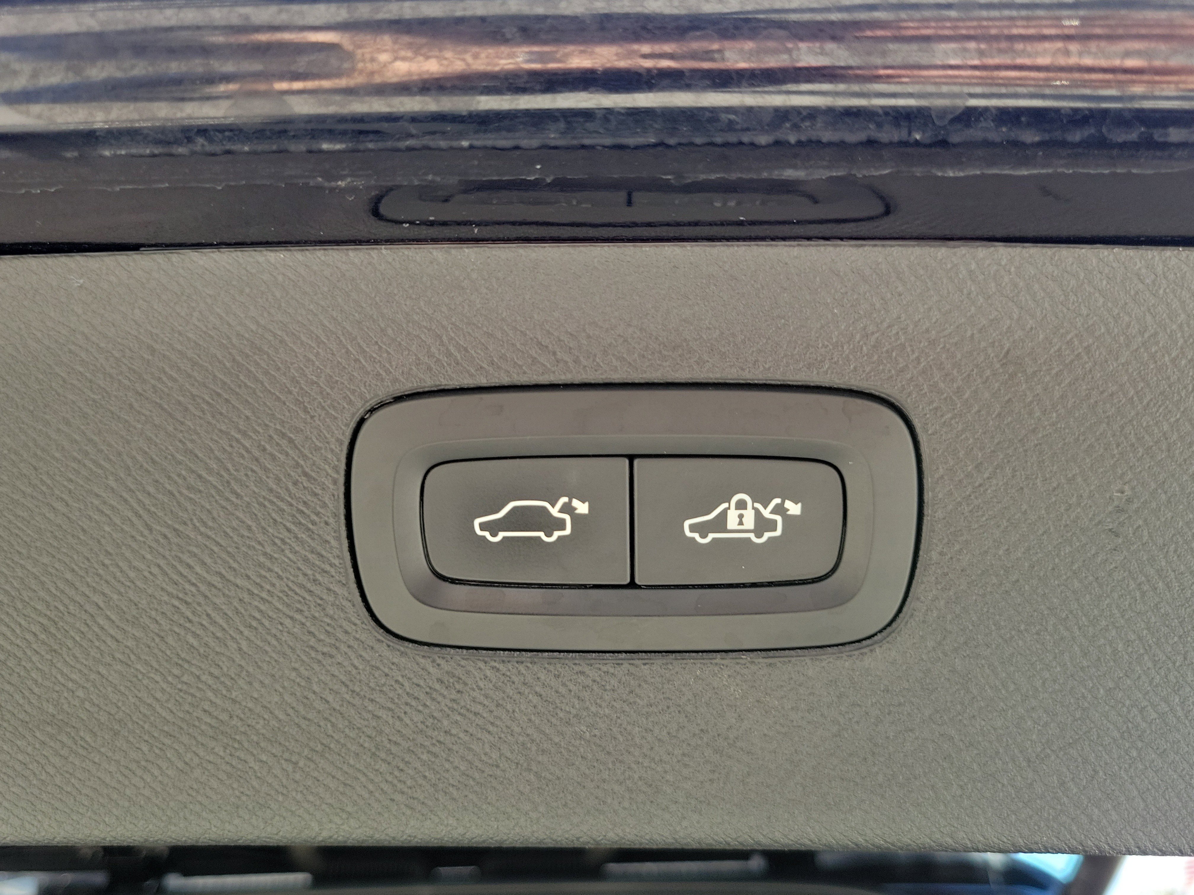 Used 2016 Volvo XC90 T6 Momentum w/ Momentum Plus Package image 17