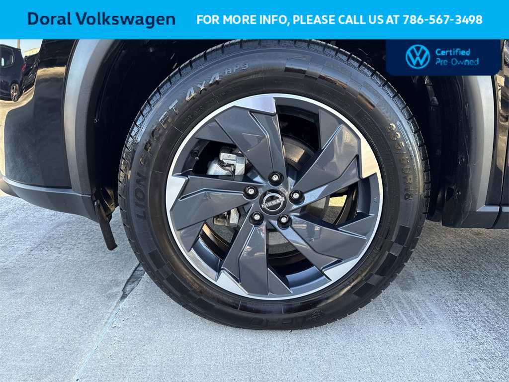 Used 2024 Nissan Rogue SV image 9