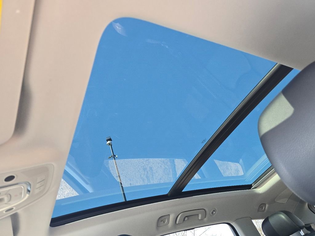 Used 2017 Audi Q7 3.0T Prestige image 3