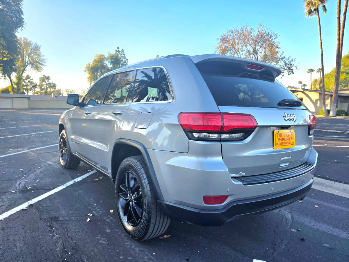 Used 2018 Jeep Grand Cherokee Laredo image 11