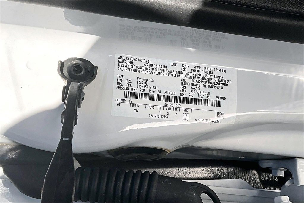 Used 2018 Ford Focus SE w/ SE Appearance Package image 16