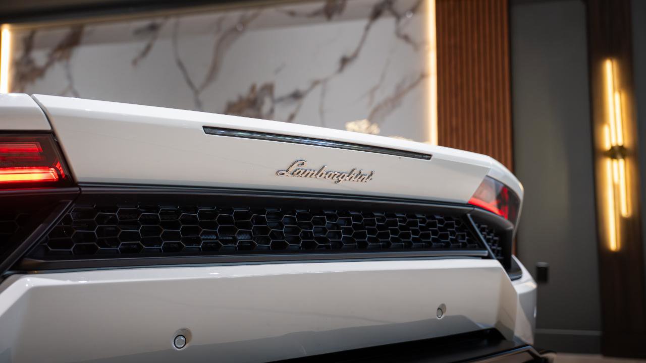 Used 2017 Lamborghini Huracan LP 580-2 RWD image 35