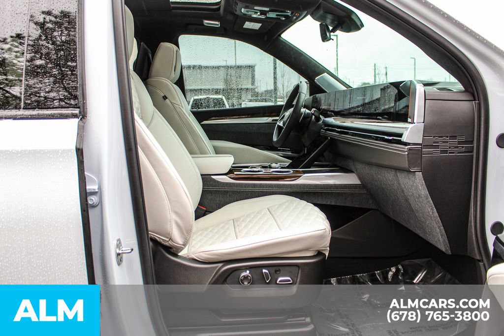 Used 2026 Cadillac Escalade ESV Platinum Sport image 23