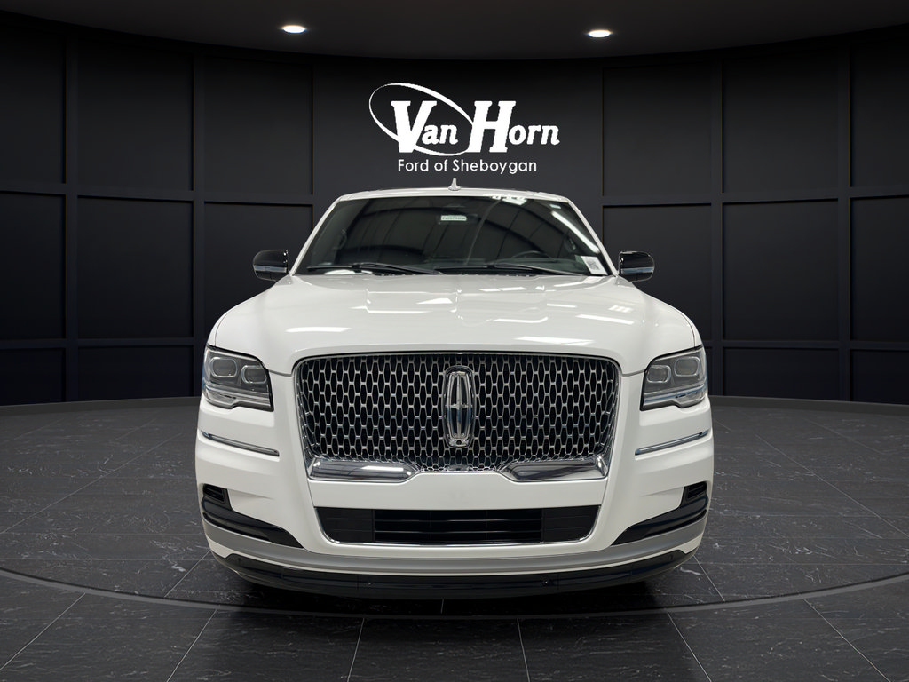 Used 2022 Lincoln Navigator L Reserve AWD/4WD image 2