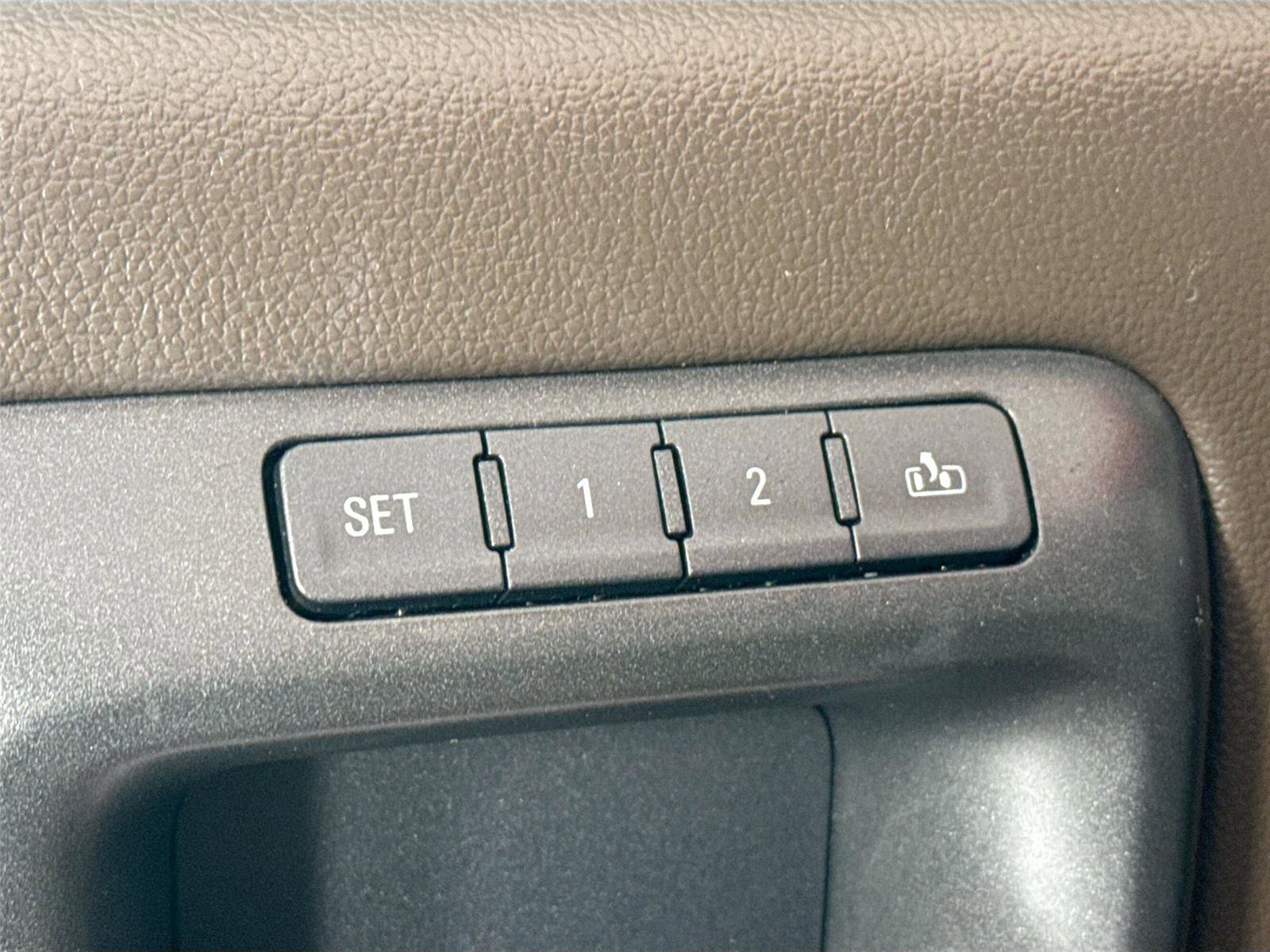 Used 2014 GMC Sierra 1500 SLT w/ SLT Crew Cab Value Package image 29