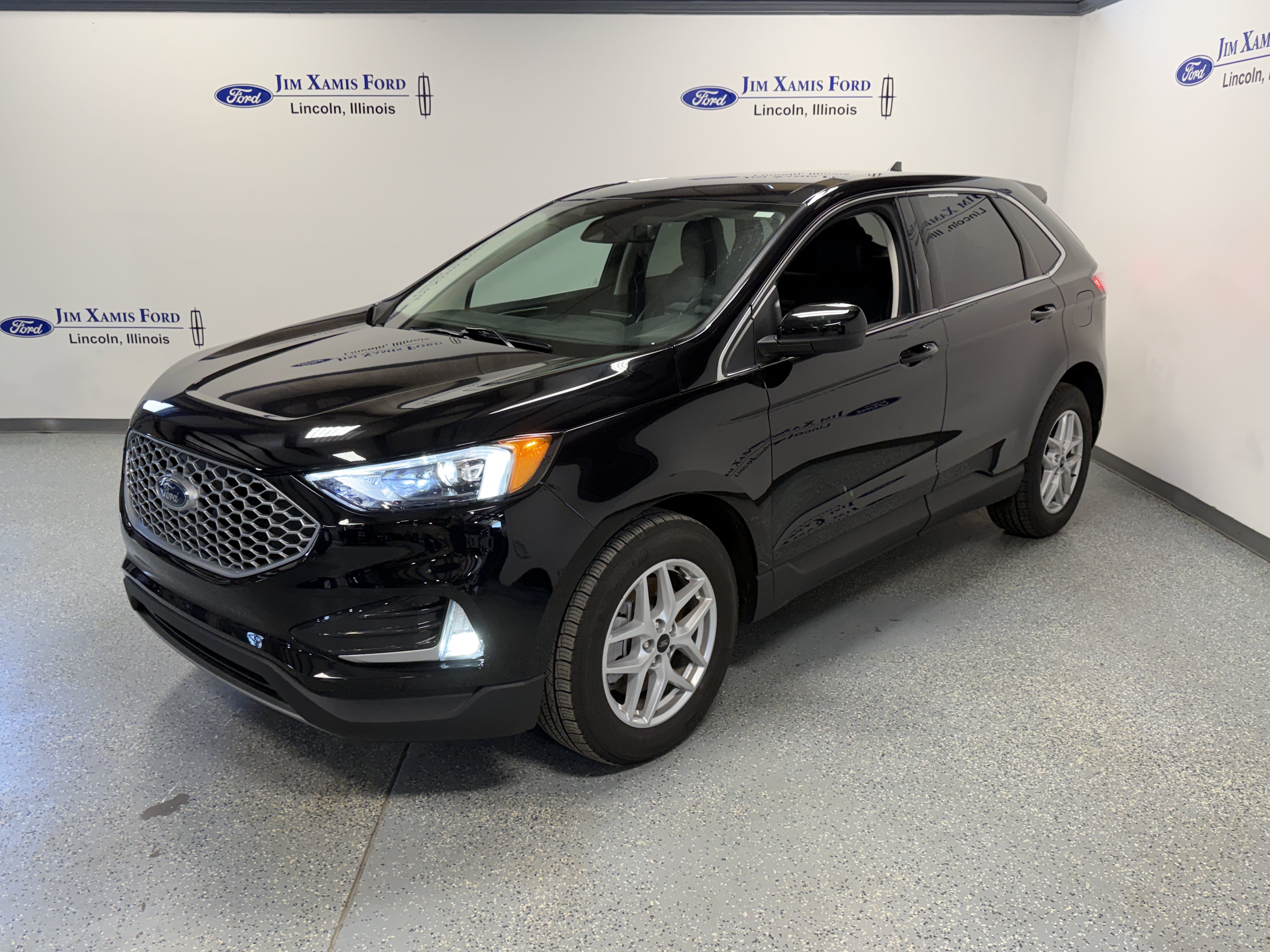 Used 2024 Ford Edge SEL w/ Convenience Package AWD/4WD image 3