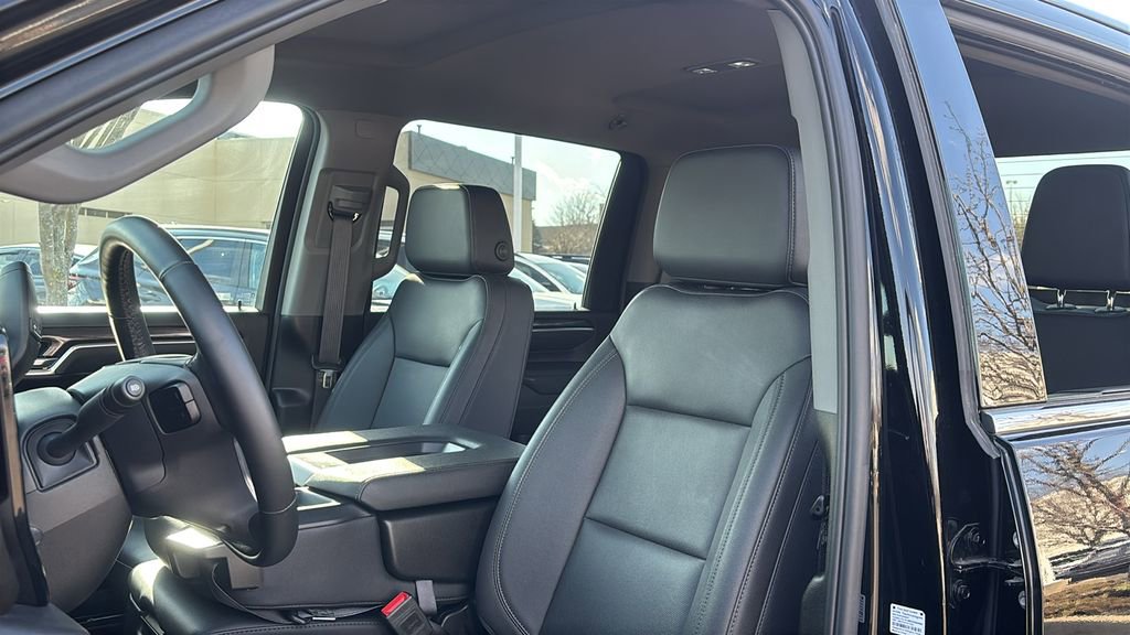 Used 2025 Chevrolet Silverado 3500 LTZ image 10
