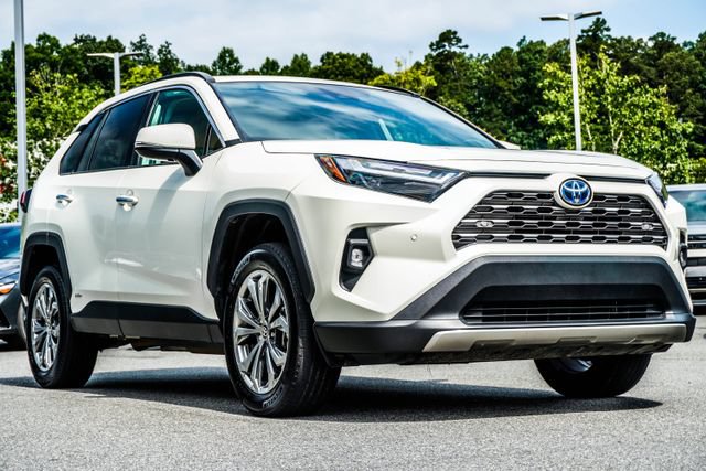 Used 2022 Toyota RAV4 Limited AWD/4WD image 6