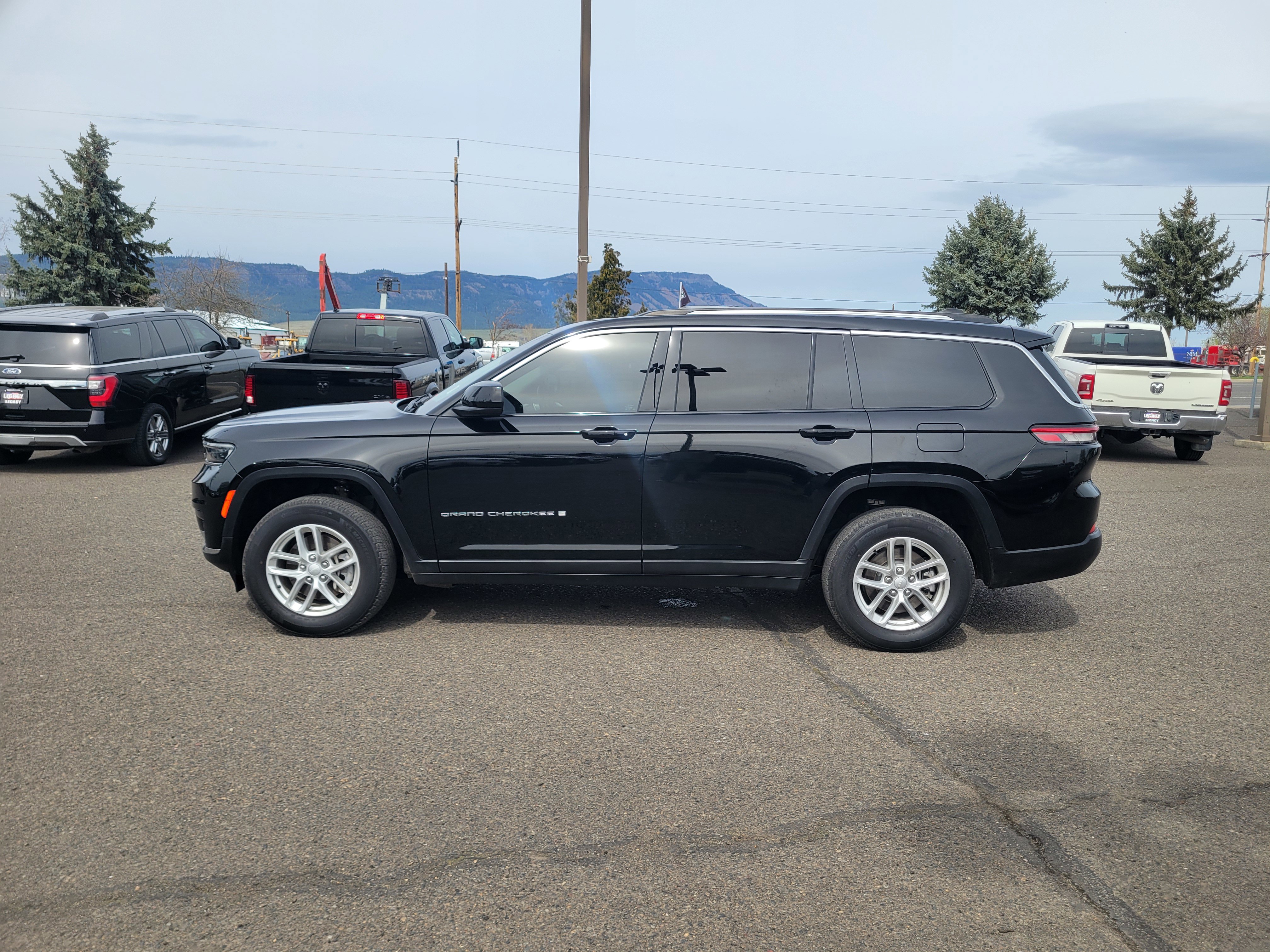 Used 2022 Jeep Grand Cherokee L Laredo w/ Luxury Tech Group I image 14