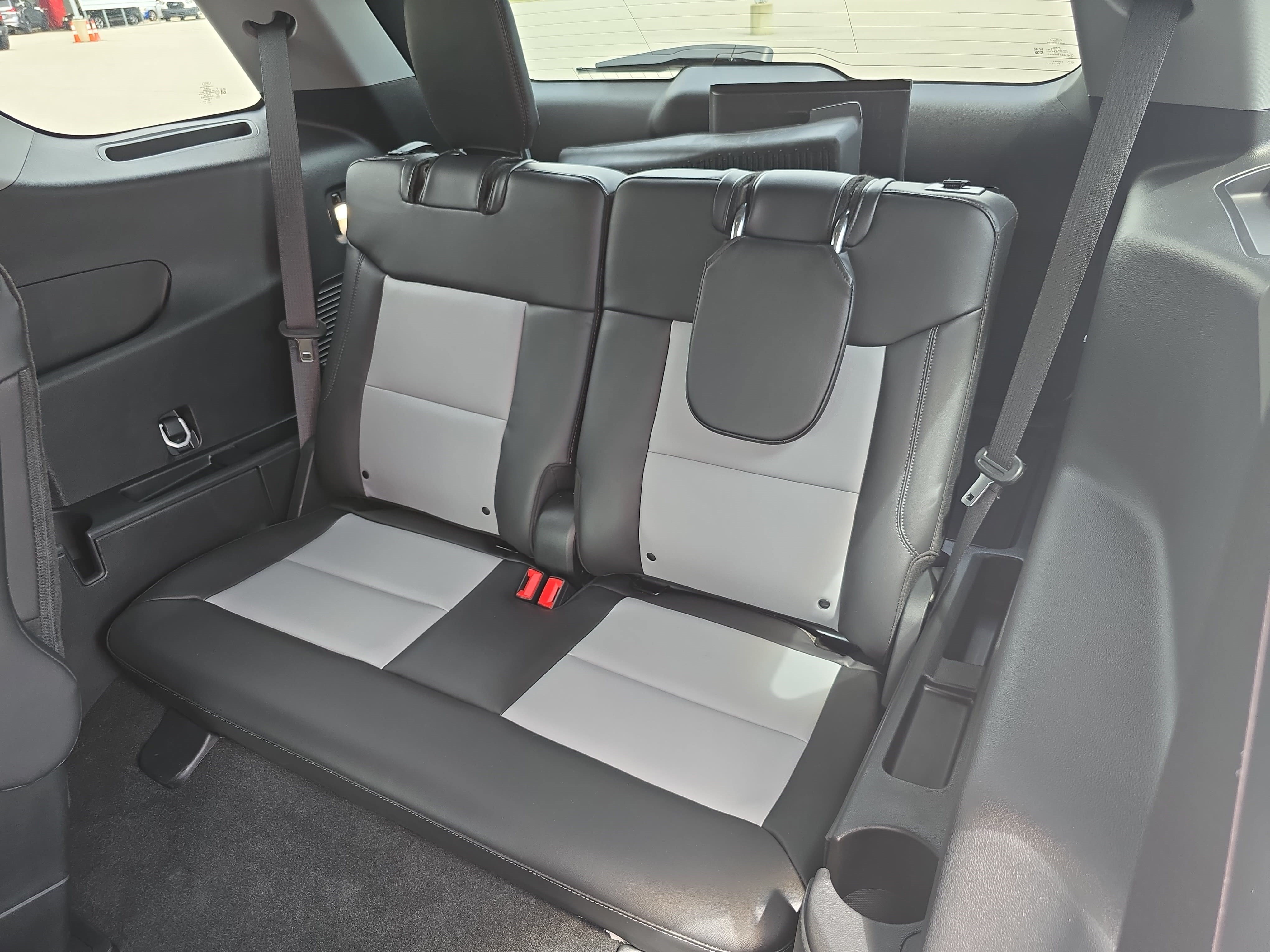 Used 2023 Ford Explorer XLT w/ Equipment Group 202A RWD image 15
