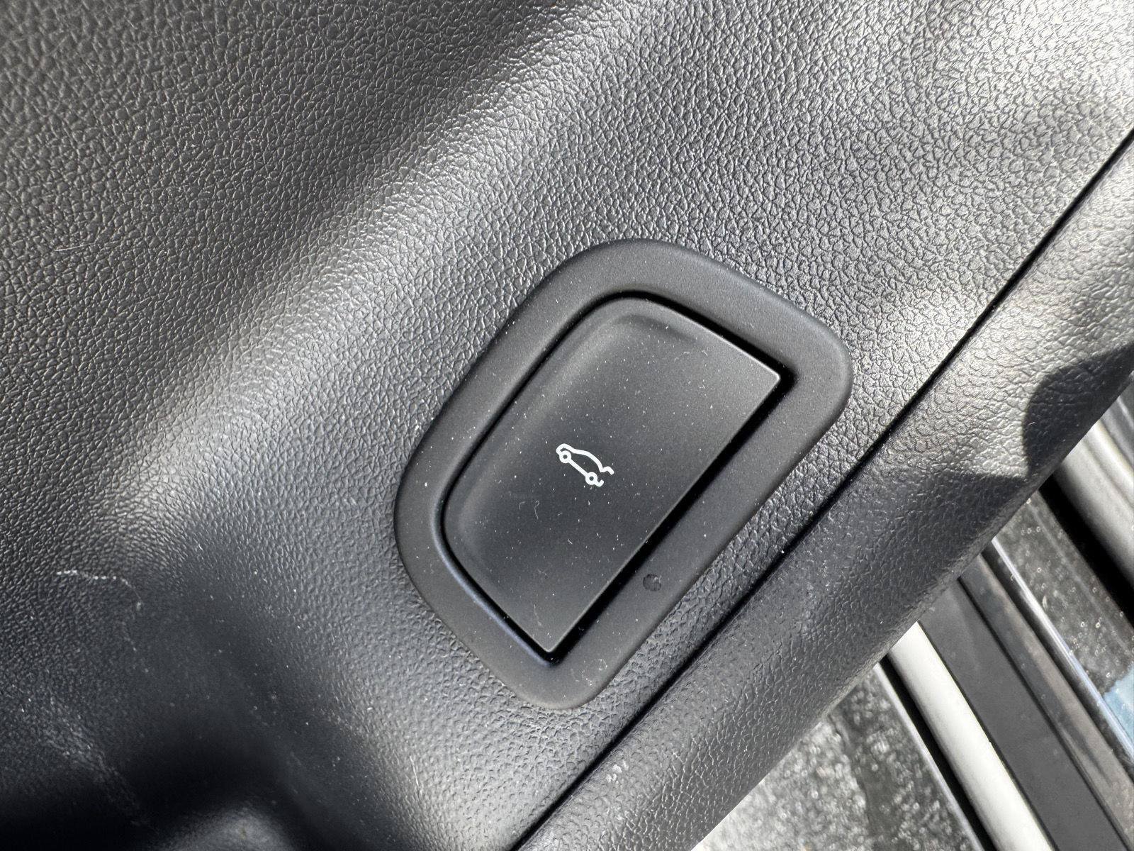 Used 2026 Chevrolet Traverse LT w/ Midnight/Sport Edition FWD image 15