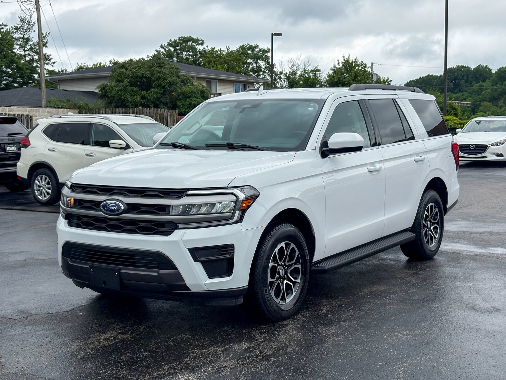 Used 2024 Ford Expedition XLT AWD/4WD image 5