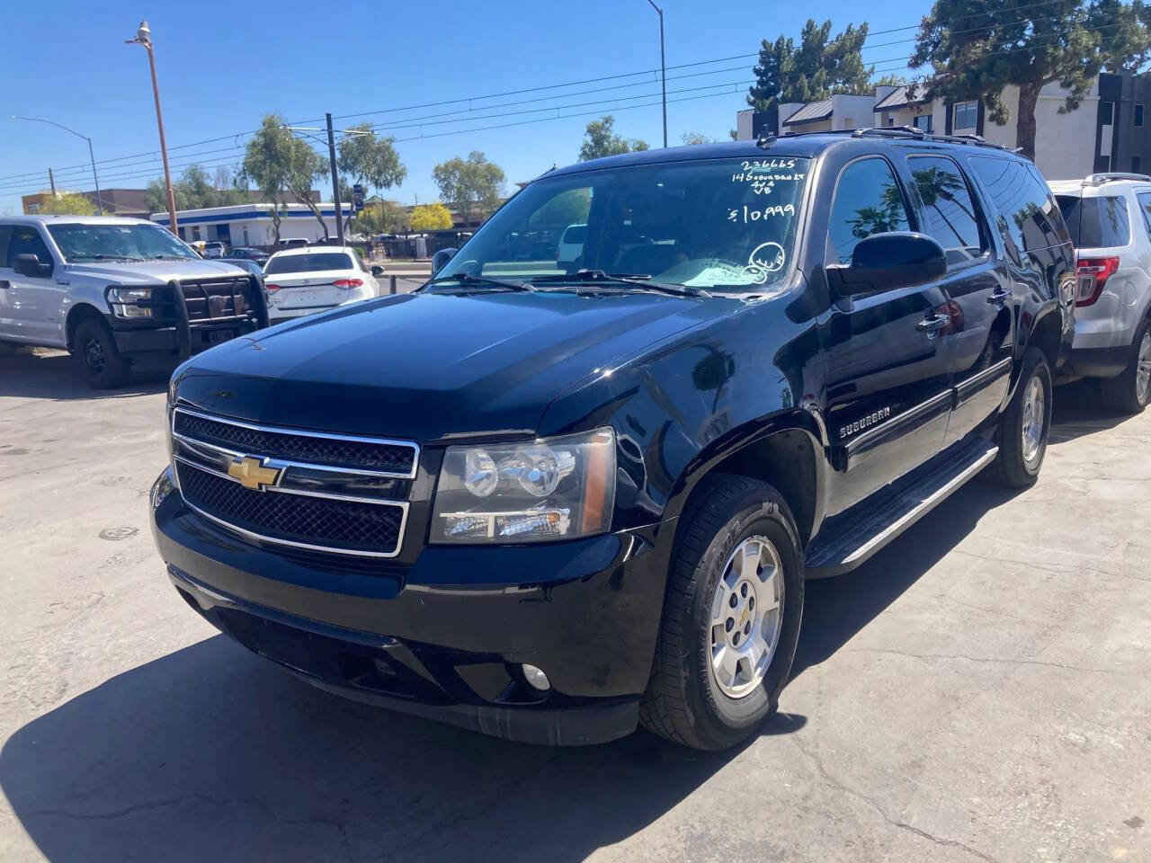 Used 2014 Chevrolet Suburban LT image 2