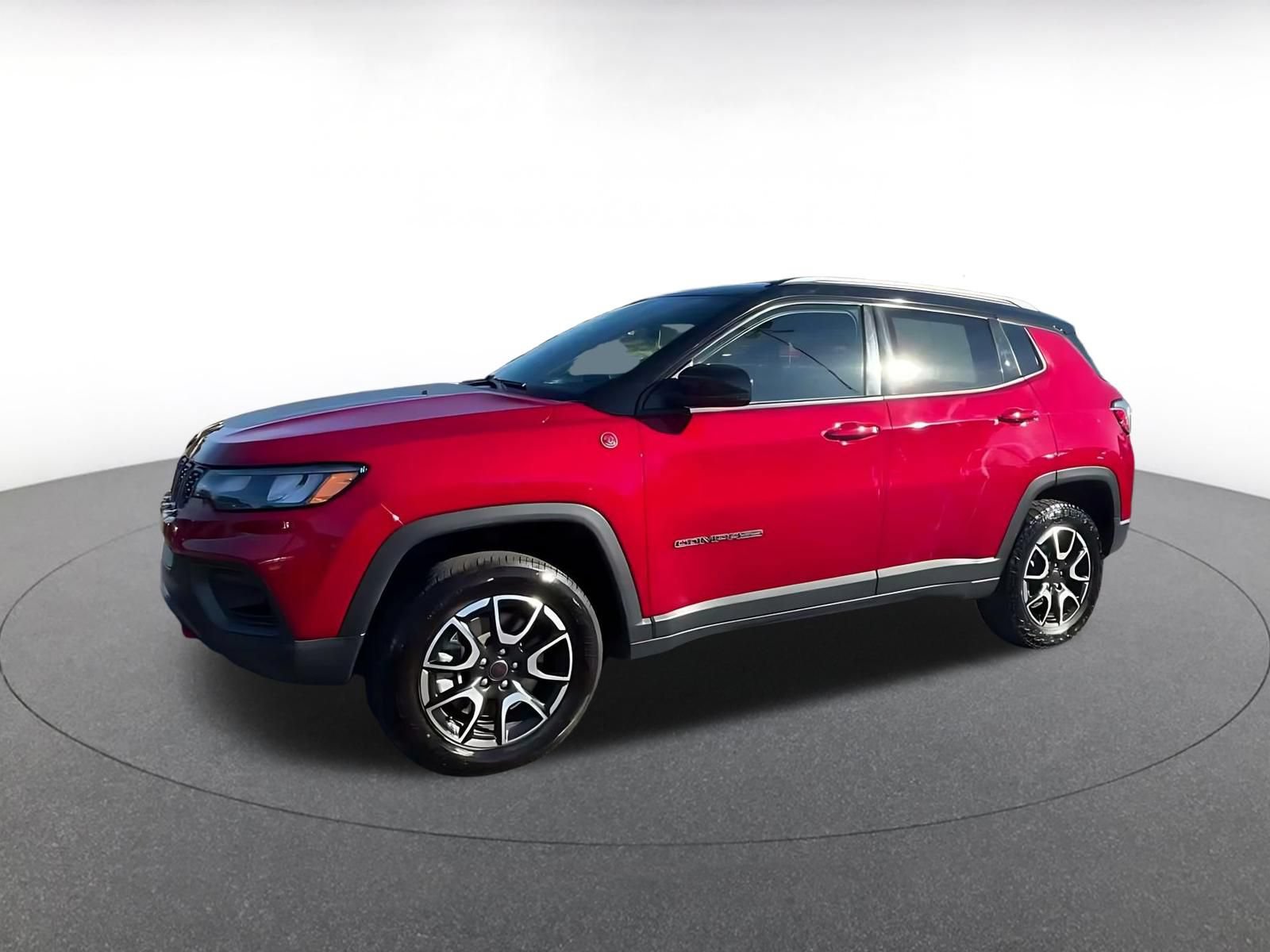 Used 2025 Jeep Compass Trailhawk AWD/4WD image 7