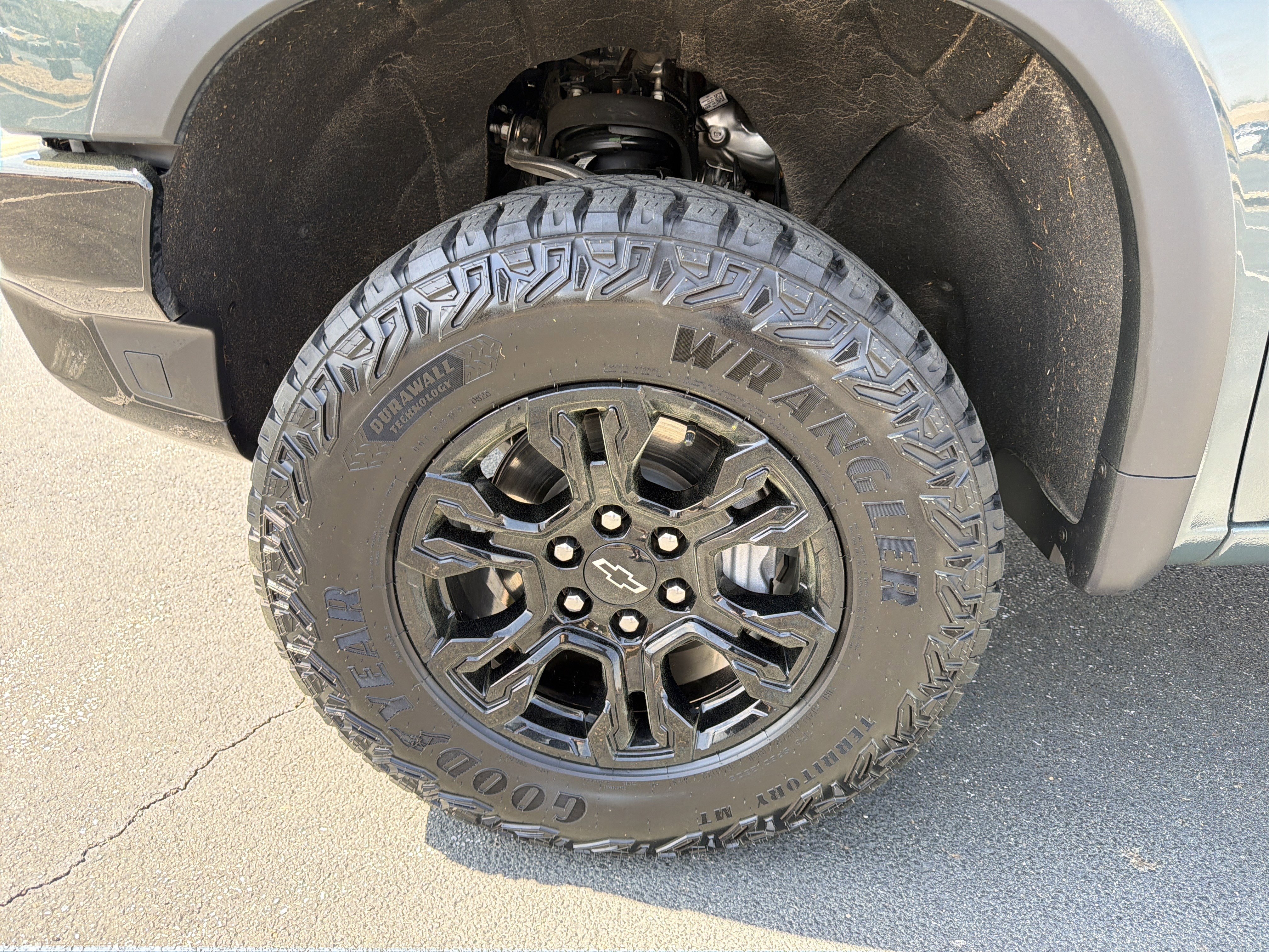 Used 2025 Chevrolet Silverado 1500 ZR2 w/ Technology Package image 25