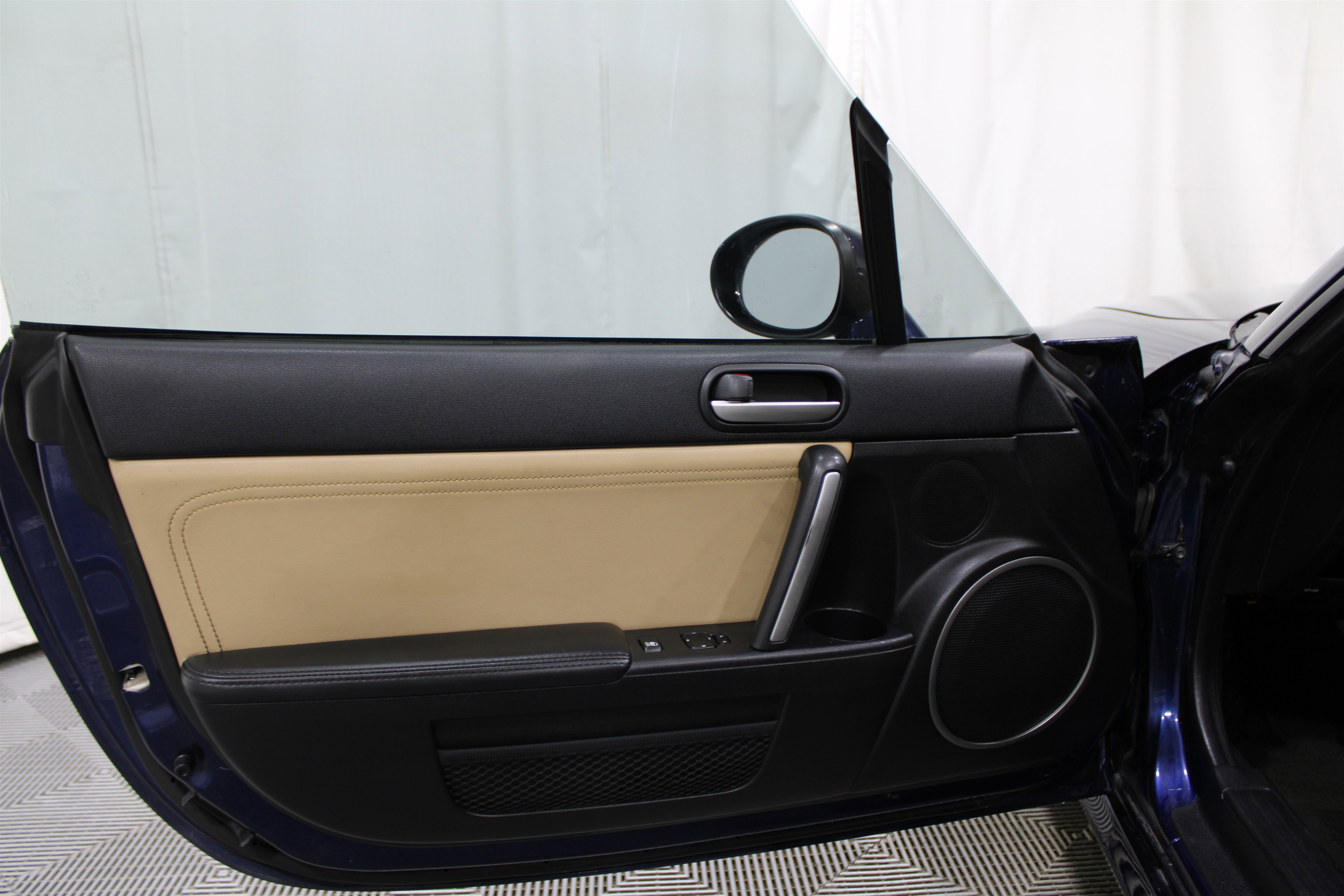 Used 2010 MAZDA MX-5 Miata Grand Touring w/ Premium Pkg image 6