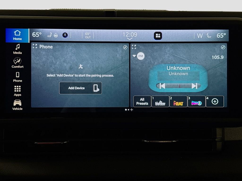 Used 2025 Jeep Wrangler Sahara image 13