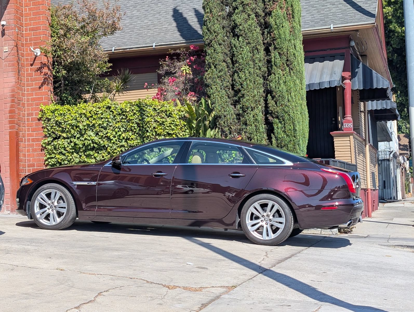 Used 2011 Jaguar XJ L RWD image 6