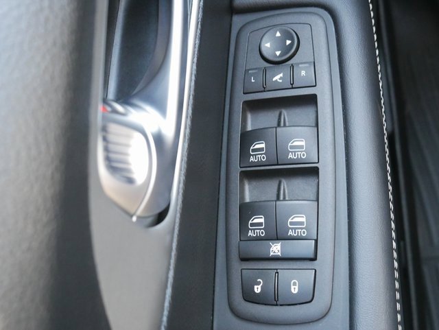Used 2023 Chrysler Pacifica Limited w/ S Appearance Package image 32