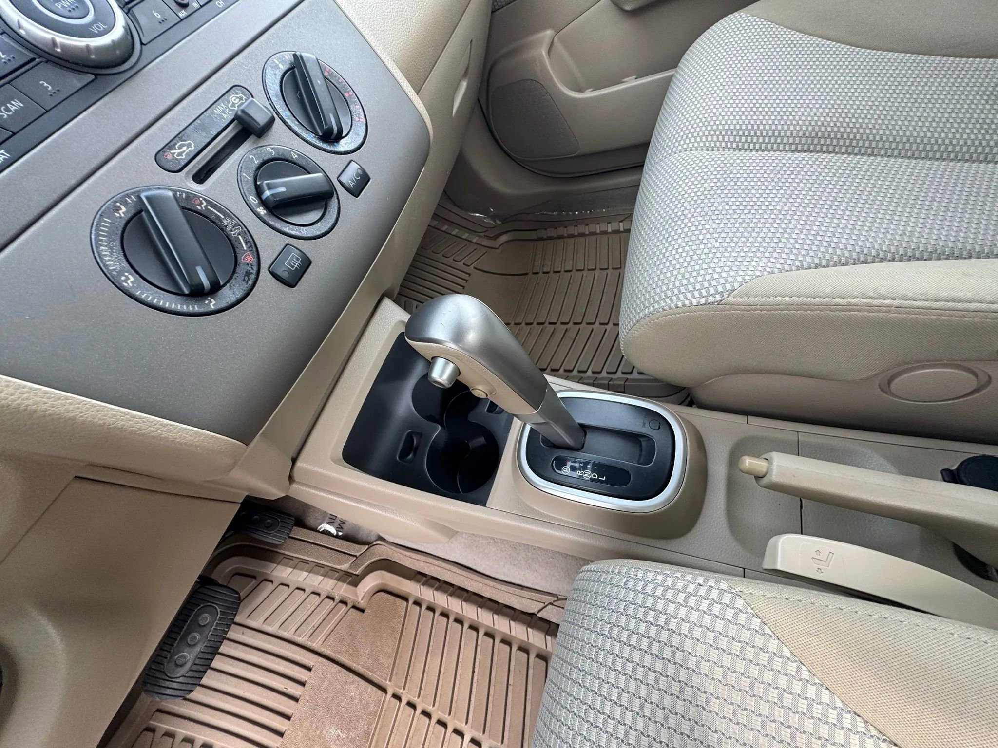 Used 2009 Nissan Versa SL w/ Convenience Pkg image 33