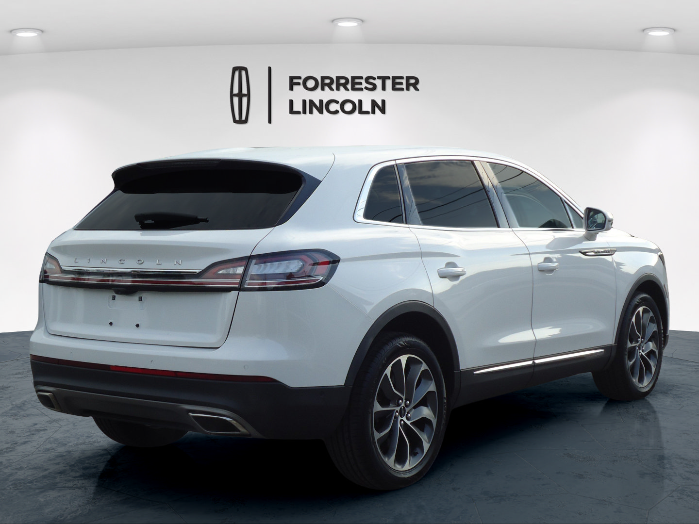 Certified 2023 Lincoln Nautilus Reserve w/ Equipment Group 201A AWD/4WD image 3