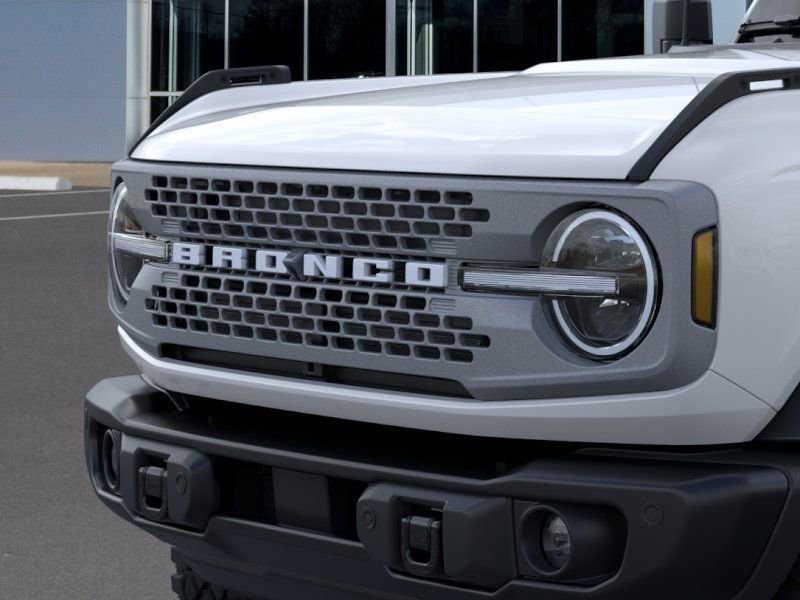 Used 2025 Ford Bronco Badlands image 11