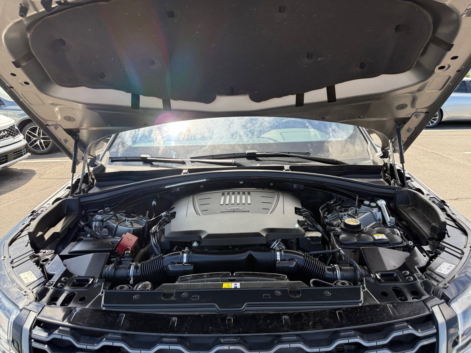 Used 2019 Land Rover Range Rover Velar R-Dynamic SE image 22