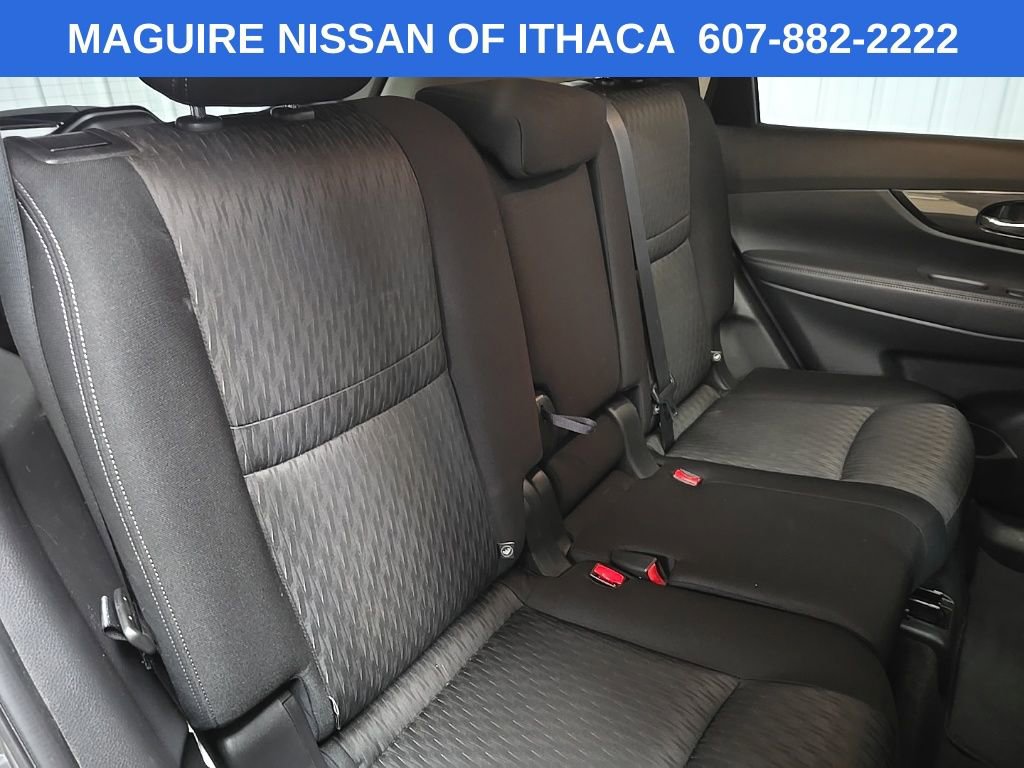 Used 2018 Nissan Rogue SV w/ Sun & Sound Touring Package image 17