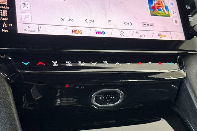 New 2026 Jeep Grand Cherokee Altitude image 18