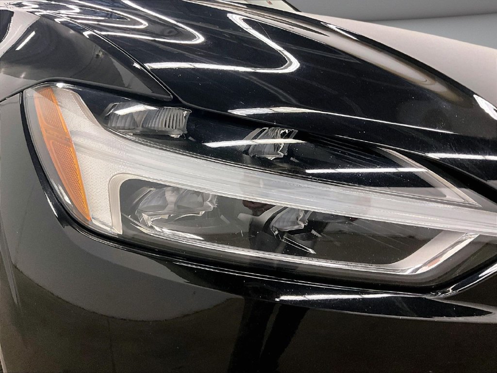 Used 2019 Volvo XC60 T6 Momentum w/ Multimedia Package AWD/4WD image 30