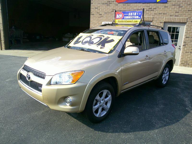 Used 2012 Toyota RAV4 Limited w/ Navigation Value Pkg FWD image 2