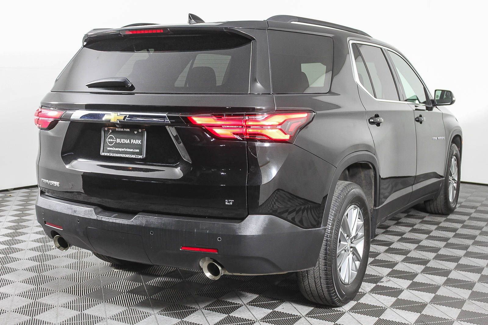 Used 2023 Chevrolet Traverse LT image 8