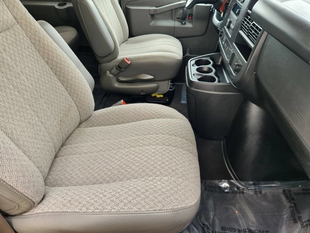 Used 2025 Chevrolet Express 3500 LT w/ LT Preferred Equipment Group RWD image 18