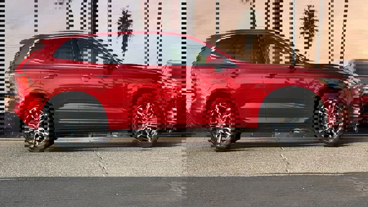 Used 2019 Volvo XC60 T5 Momentum w/ Advanced Package image 16