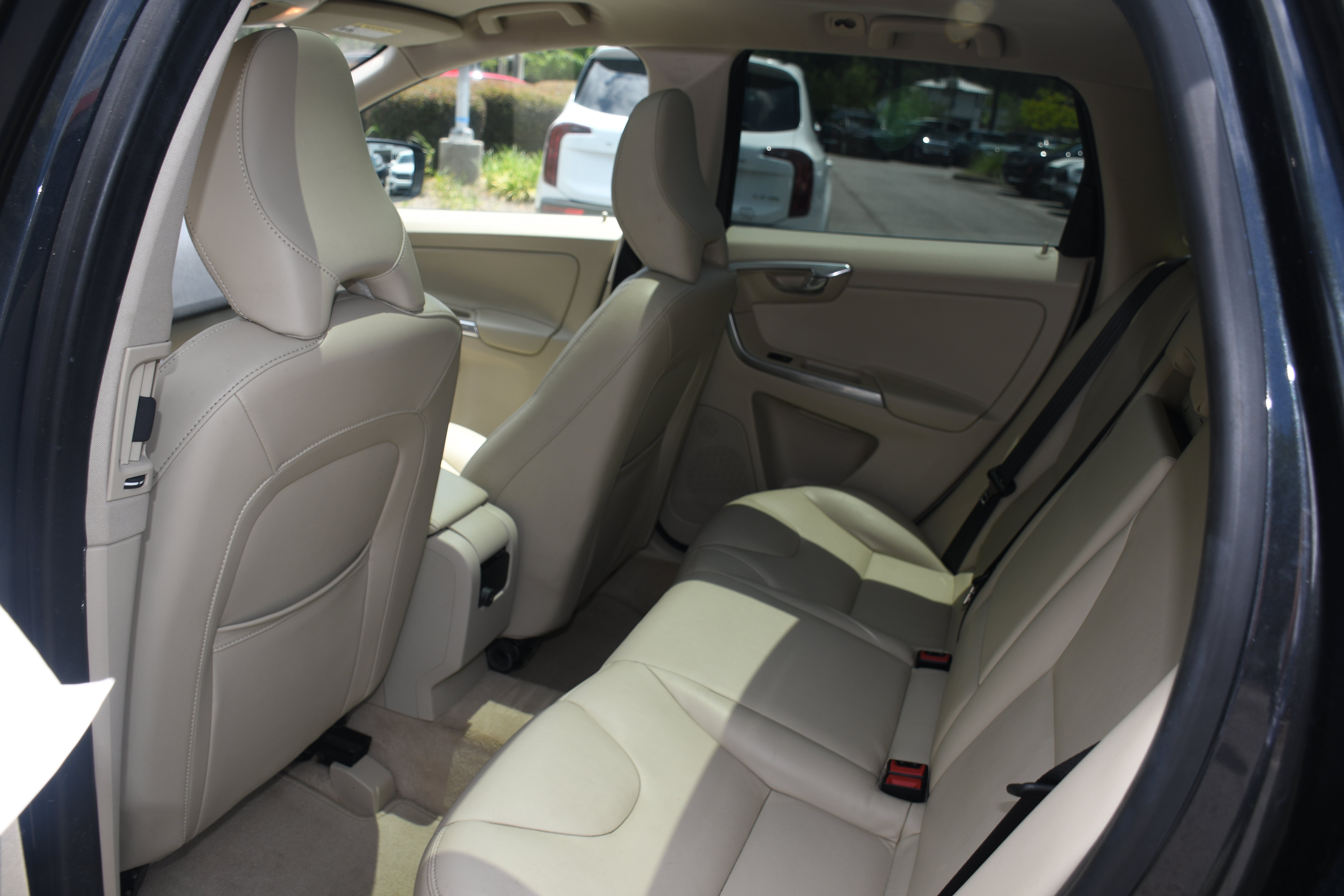 Used 2016 Volvo XC60 T5 Platinum AWD/4WD image 16