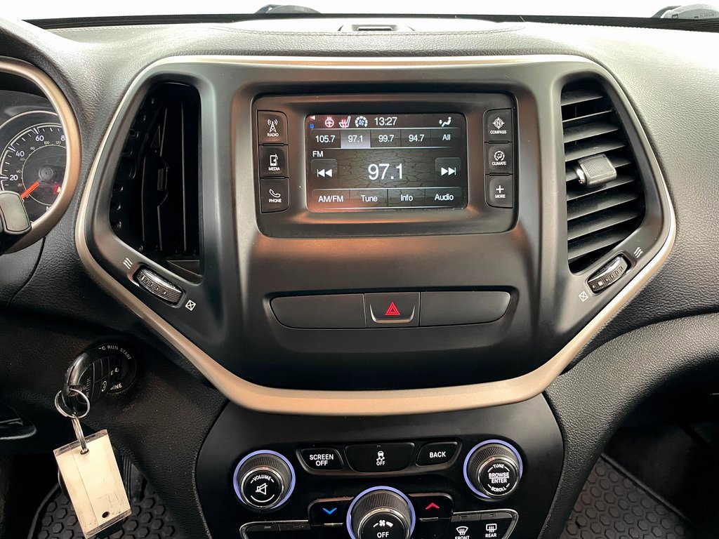 Used 2015 Jeep Cherokee Latitude w/ Cold Weather Group image 27