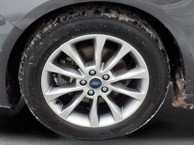 Used 2017 Ford Fusion SE w/ Fusion SE Technology Package image 10