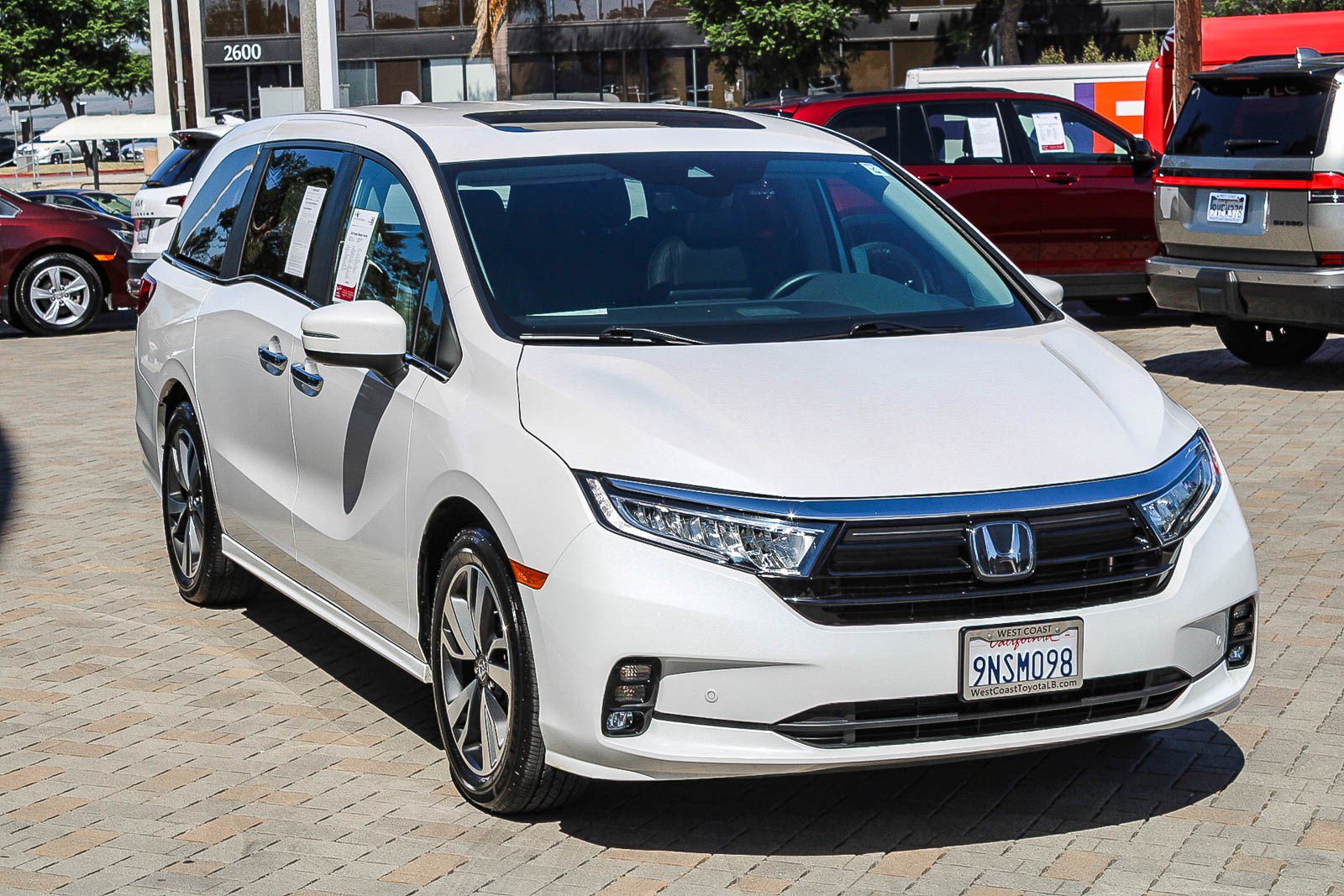 Used 2024 Honda Odyssey Touring image 3