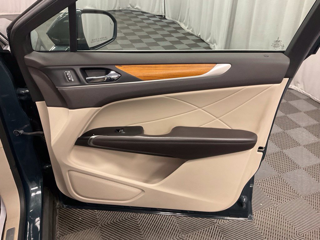 Used 2019 Lincoln MKC Select w/ Select Plus Package AWD/4WD image 30