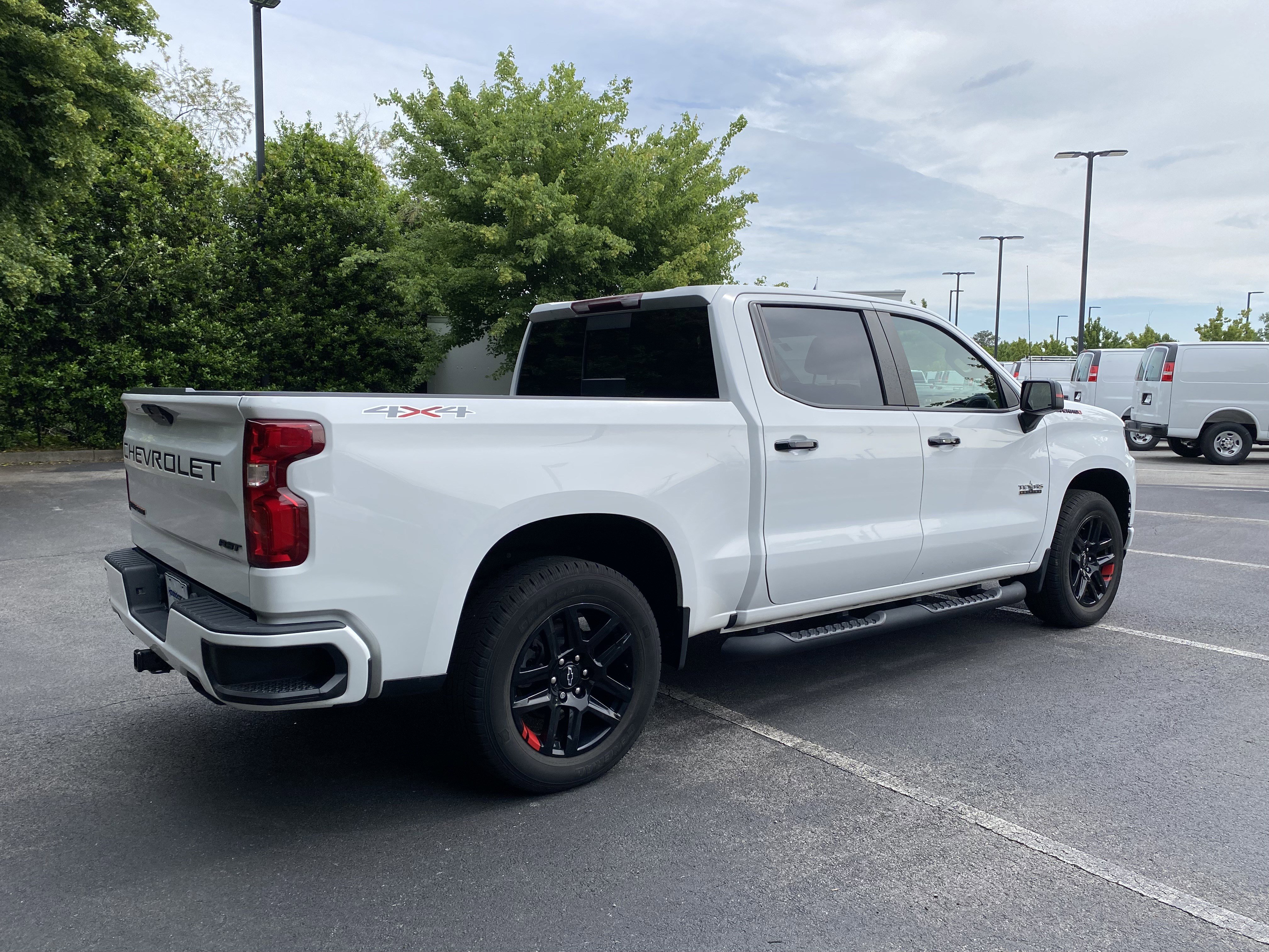 Used 2022 Chevrolet Silverado 1500 RST w/ Redline Edition AWD/4WD image 9