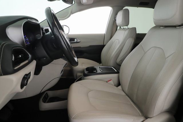 Used 2021 Chrysler Pacifica Touring-L image 16