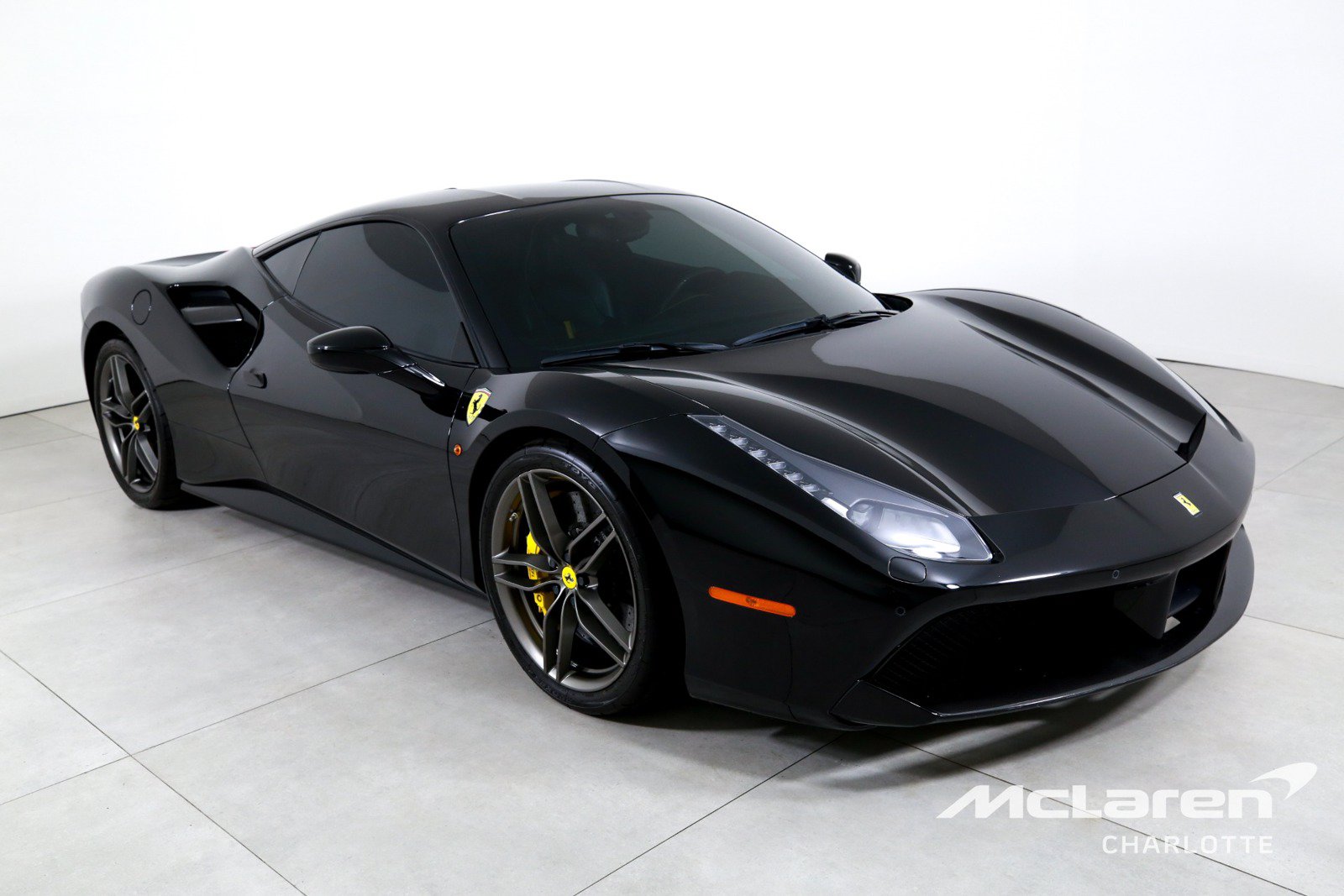 Used 2017 Ferrari 488 GTB RWD image 3