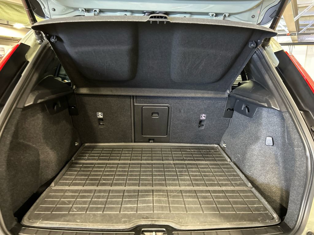 Certified 2023 Volvo XC40 B5 Plus w/ Driver Assist Package image 27