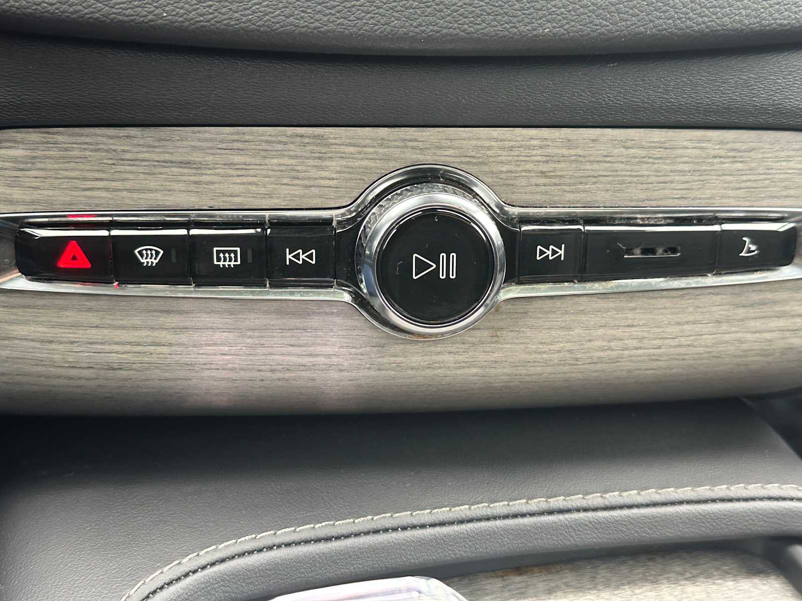 Certified 2024 Volvo XC90 T8 Ultimate image 30