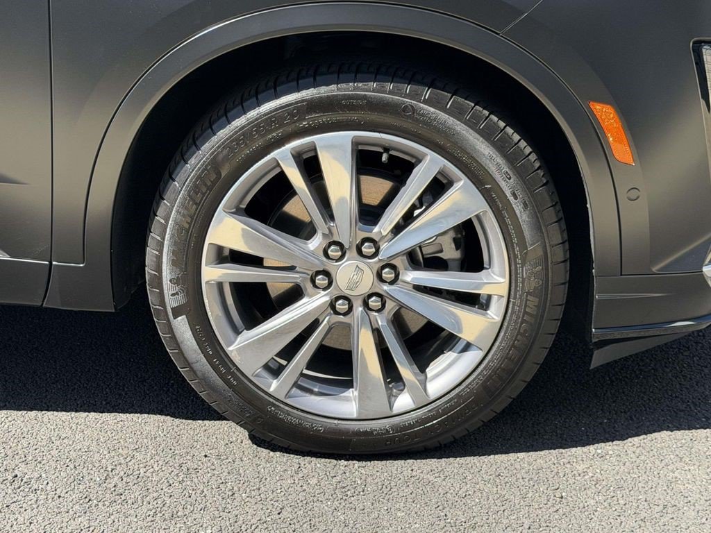 Certified 2025 Cadillac XT6 Premium Luxury w/ Technology Package AWD/4WD image 9