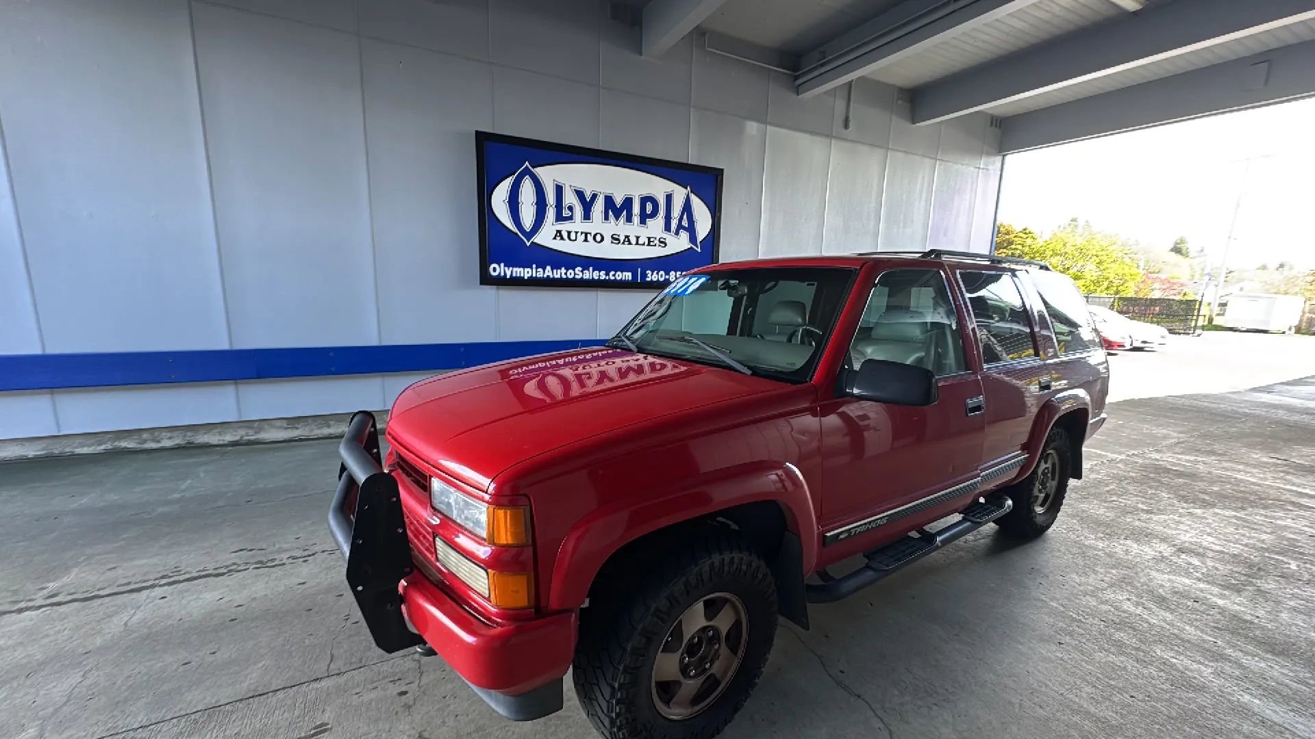 Used 2000 Chevrolet Tahoe Z71 w/ Comfort & Security Pkg AWD/4WD image 1